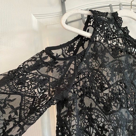 REVEUSE WOVEN TOP Black Bell SLEEVE womens large cold shoulder crochet - Picture 5 of 16